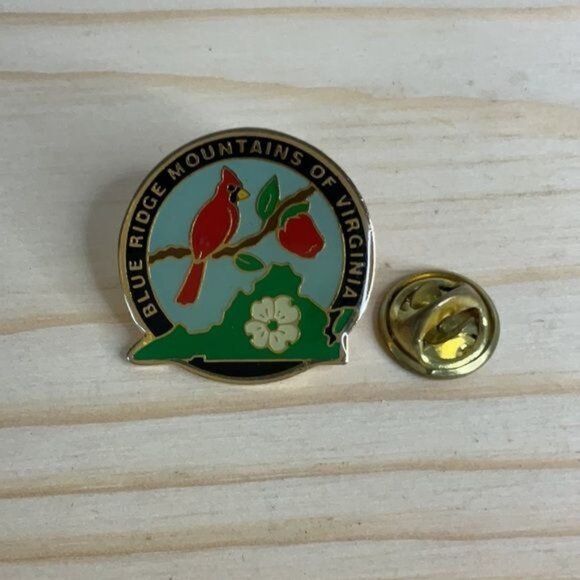 Blue Ridge Mountains Of Virginia Cardinal Pin Badge - Picture 1 of 3